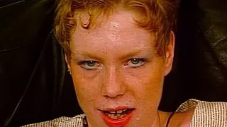 Kurzhaarige MIlf steht auf kleine Schwaenze