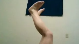 Ganzkörperdehnungen am Morgen nackt