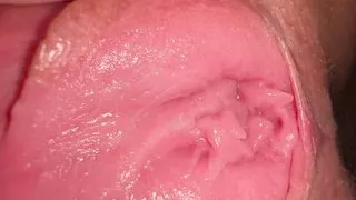 Heiße Muschi-Masturbation in Nahaufnahme, echter Teenie-Orgasmus