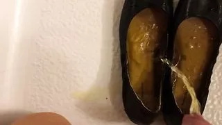 Crossdresser Shoe Piss