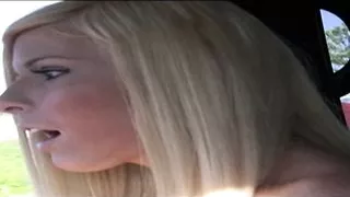 Blonde Schoenheit wird gefickt und das Arschloch massiert