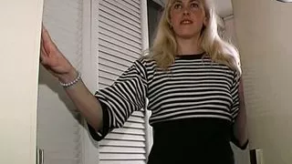 Blondine bekommt einen dildo zum Jahrestag