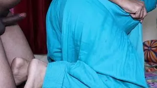 lao bete main khada karti hu, mere rahte tume muth marne ki jrurt nahi, mujhe ghodi bana lo