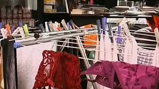 Brunette zeigt mir wie sie es sich besorgt