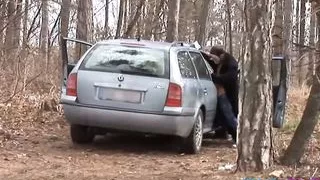 kleine Titten deutsche Schlampe gibt Blowjob fur Fremde