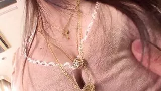 Asiatisches Schulmaedchen gefingert bis die Pussy tropft