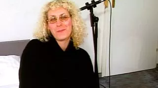 Der Dildo in der Haarigen Fotze drinne