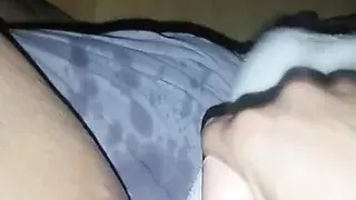 Ich fick mich mit dem Gummischwanz