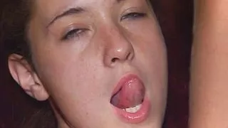 Brunette 22 Jahre mit excellengen Zungenfertigkeiten blaesst fickt und schluckt