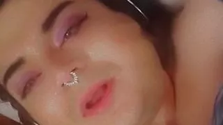 Chubby ts Orgasmen mit riesigem Dildo