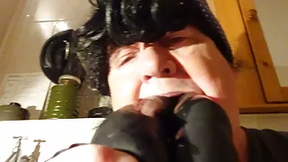 Latex Bessy present her Latex dress