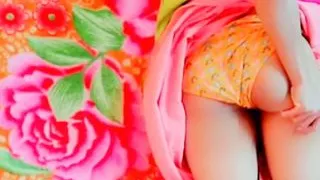 Curvy Bhabhi war allein zu Hause und niemand, den sie finden konnte, wollte sie ficken, also fing sie an, nackt zu spielen und ihre Muschi zu fingern