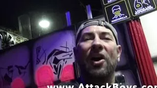 the sexy hairy LEO GRIN fucked bareback by Ruben MARTINEZ at Attack Cruising Madrid