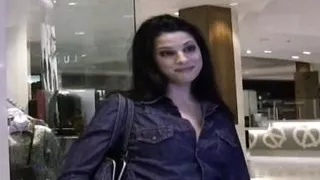 Model Sarah 19  Bekleidungsladen angesprochen und gefickt