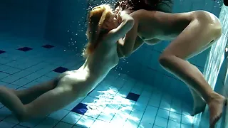 Zuzanna and Lucie kissing underwater