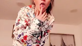 Colombian daddy's girl loves to seduce you on her webcam show with her sweetness and body of an innocent young lady