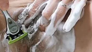 Sexy milf shaving and anal plug play....