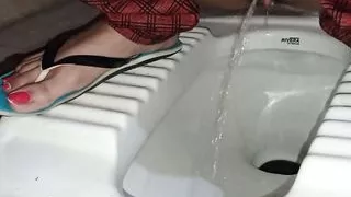 Mujhe bahot jor se peshab aa rha hai jaldi krleti hi nhi to yhi nikal jayega full HD video with SLIM GIRL DESIFILMY45