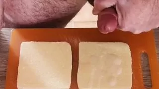 Cicci77 prepares sandwiches with sperm for his friends !!