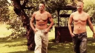 Bonny Bon lifts her lingerie to be screwed in the ass