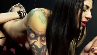 A threesome full of pounding and sucking with only one pussy