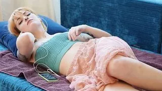 Yanks Danae Masturbating Her Pussy