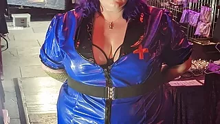 BBW wiggling her bum