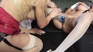 Three lesbians organize a group masturbation with sex toys