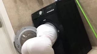 I checked on my stepsister whether it is possible to get stuck in the washing machine