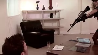 Blonde Milf im Polizeioutfit blaesst fickt und schluckt