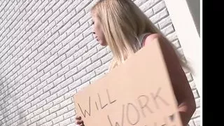 Junge Blondine 19 Jahre wird in Lagerhalle hart gefingert und hart gefickt