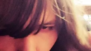 hermosa crossdresser practicando