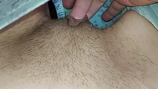 POV-Masturbation eines dünnen geilen Mädchens