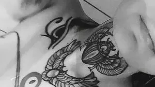 Nass duschen große natürliche Brüste