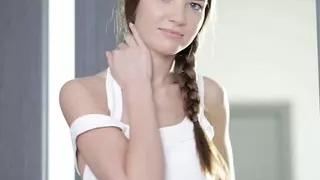 Beautiful Coed Linn Pleasures Her Shaved Snatch With Hitachi