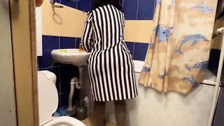 Big mature ass lady gets a good stretch on cock