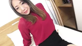 Flexible Japanese mature mom takes young Asian cock