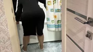 Mature MILF with big ass and big tits gave a blowjob and framed her ass for anal