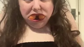 Dumme fette Schlampe gedemütigt und ausgelacht