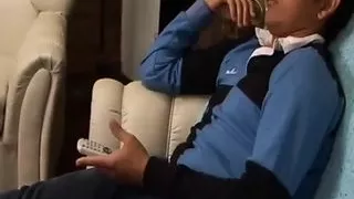 Das Gefühl von Dessous auf meinem harten Schwanz ist unglaublich