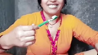 Batroom se nikal kar aai pati ne jabrjasti apne jija se chudwaya