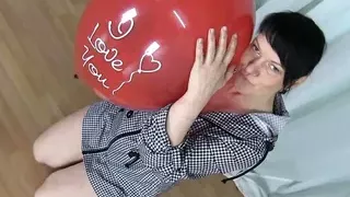 Popping the red Balloon - Looner Fetish with Yvette Costeau