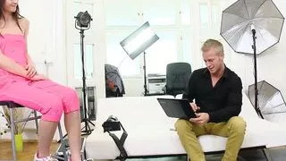 Teen model bangs photographer! She gives her ass for a good shoot!