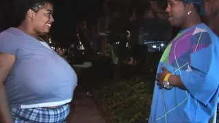 Fette alte Milf fickt jungen Burschen aus der Nachbarschaft