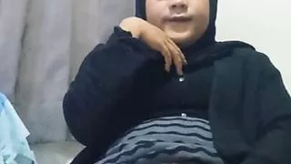 Crossdresser Hijab Masturbates and Play with Buttplug