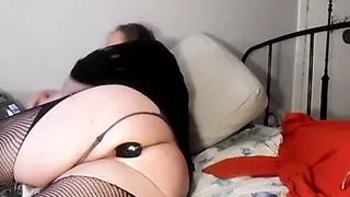 Maddis loves a huge dildo