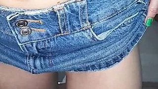 Beau-fils baise sa belle-mere apres avoir vu son gros cul en jupe sexy