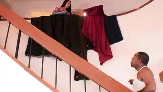 Brunette laesst sich vom neuen Gaertner mit seinem BBC ficken