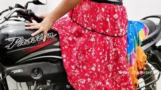 Indian girlfriend has outdoor sex with lover – pussy fucking with boyfriend