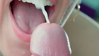 Good morning blowjob from amateur MILF wife